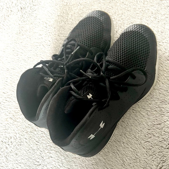 Under Armour Other - Under Armour basketball shoes! Kids US 7Y. Black.